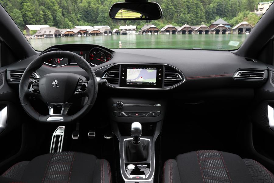 Торпедо Peugeot 308 GT Line 2017 года  (WW) (фото 30 из 45)